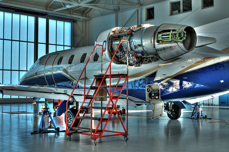 Aircraft engine maintenance in hangar